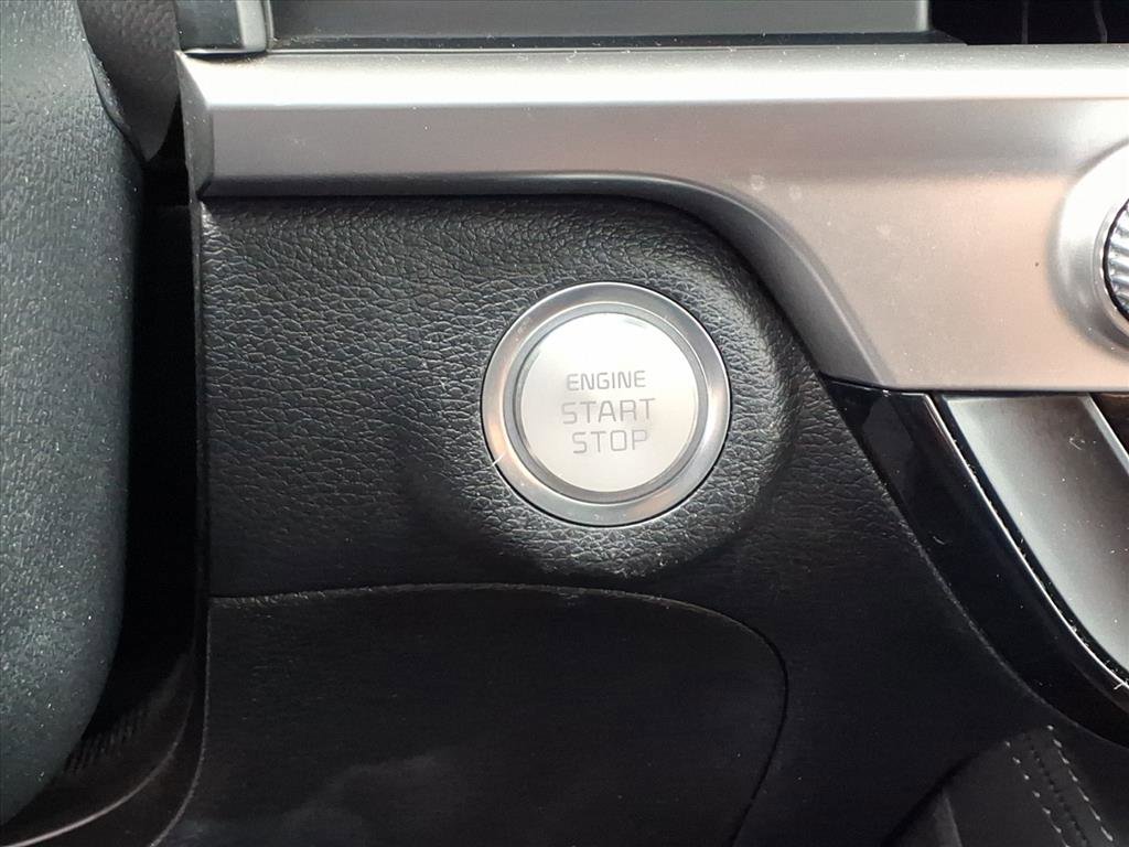 Used 2023 Kia Telluride EX w/ EX Captain's Chair Package image 17