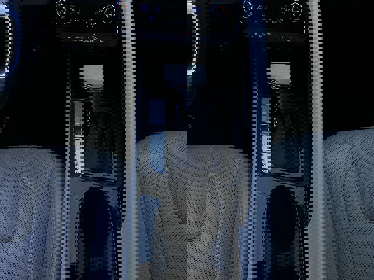 Used 2021 Hyundai Elantra Limited image 13