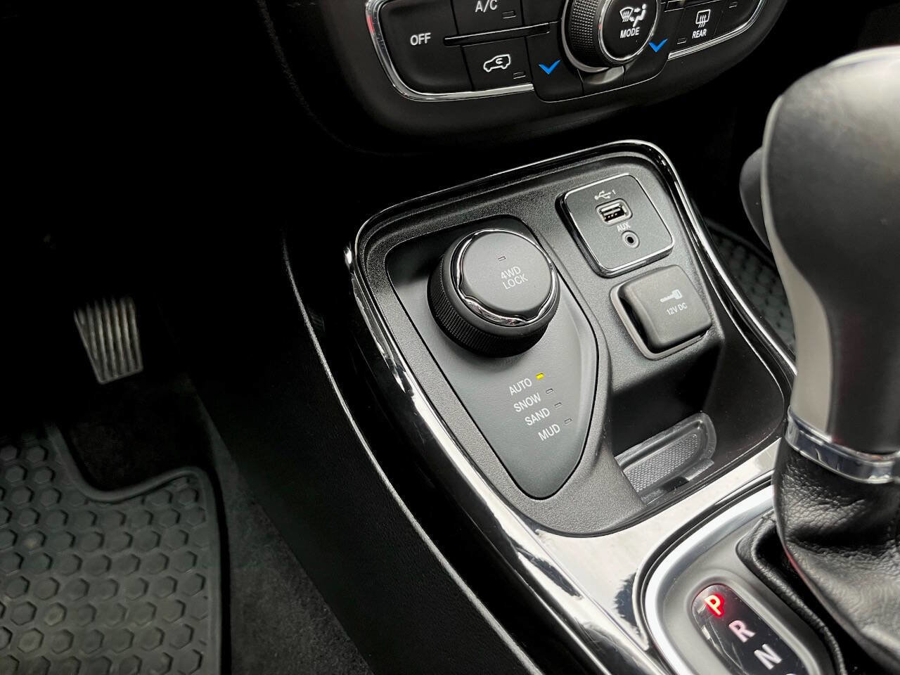 Used 2019 Jeep Compass Latitude image 28