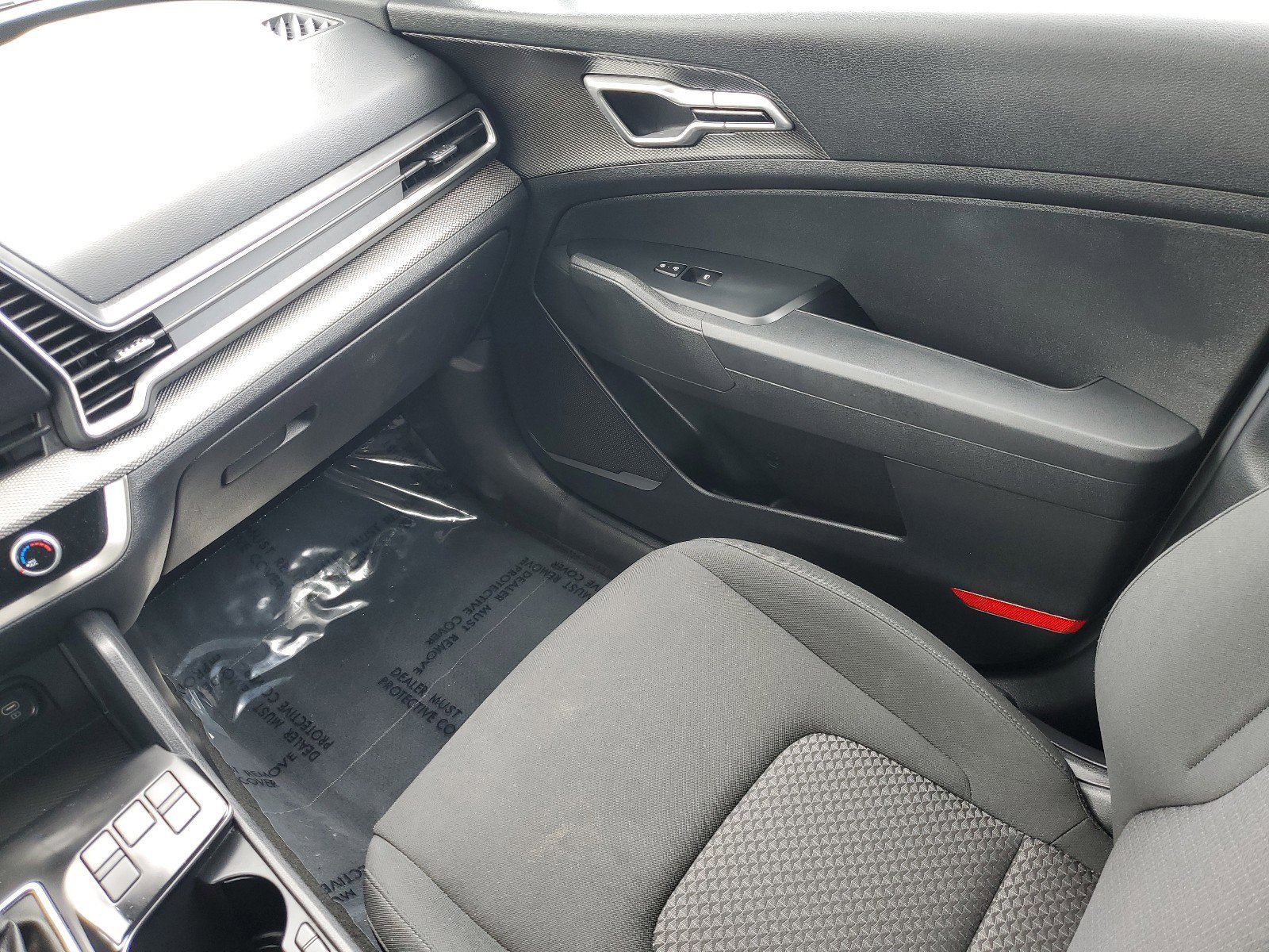 Used 2023 Kia Sportage LX image 11