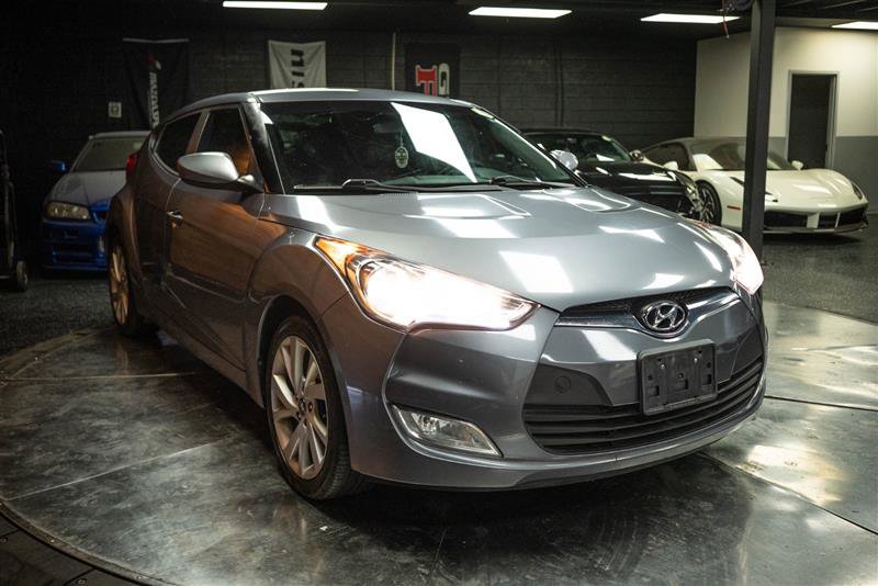 Used 2017 Hyundai Veloster FWD image 5