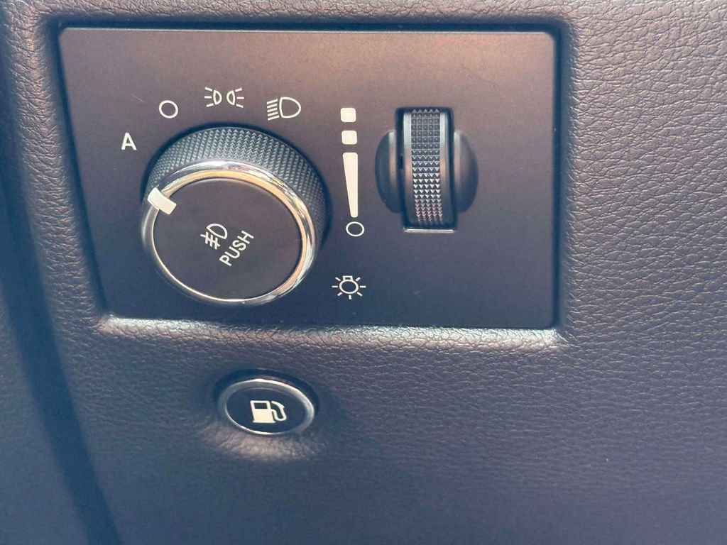 Used 2019 Jeep Grand Cherokee Limited X AWD/4WD image 19