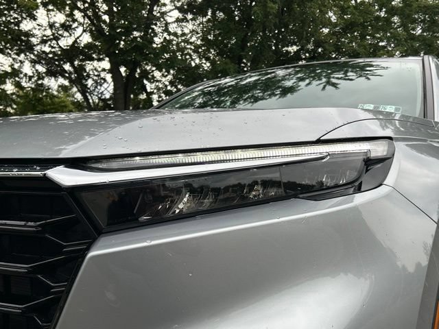 Used 2025 Honda CR-V EX image 9