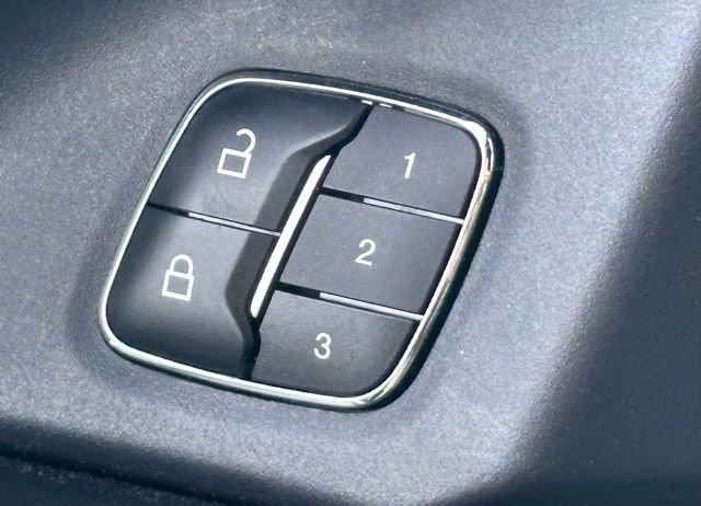 Used 2021 Ford Expedition XLT AWD/4WD image 32