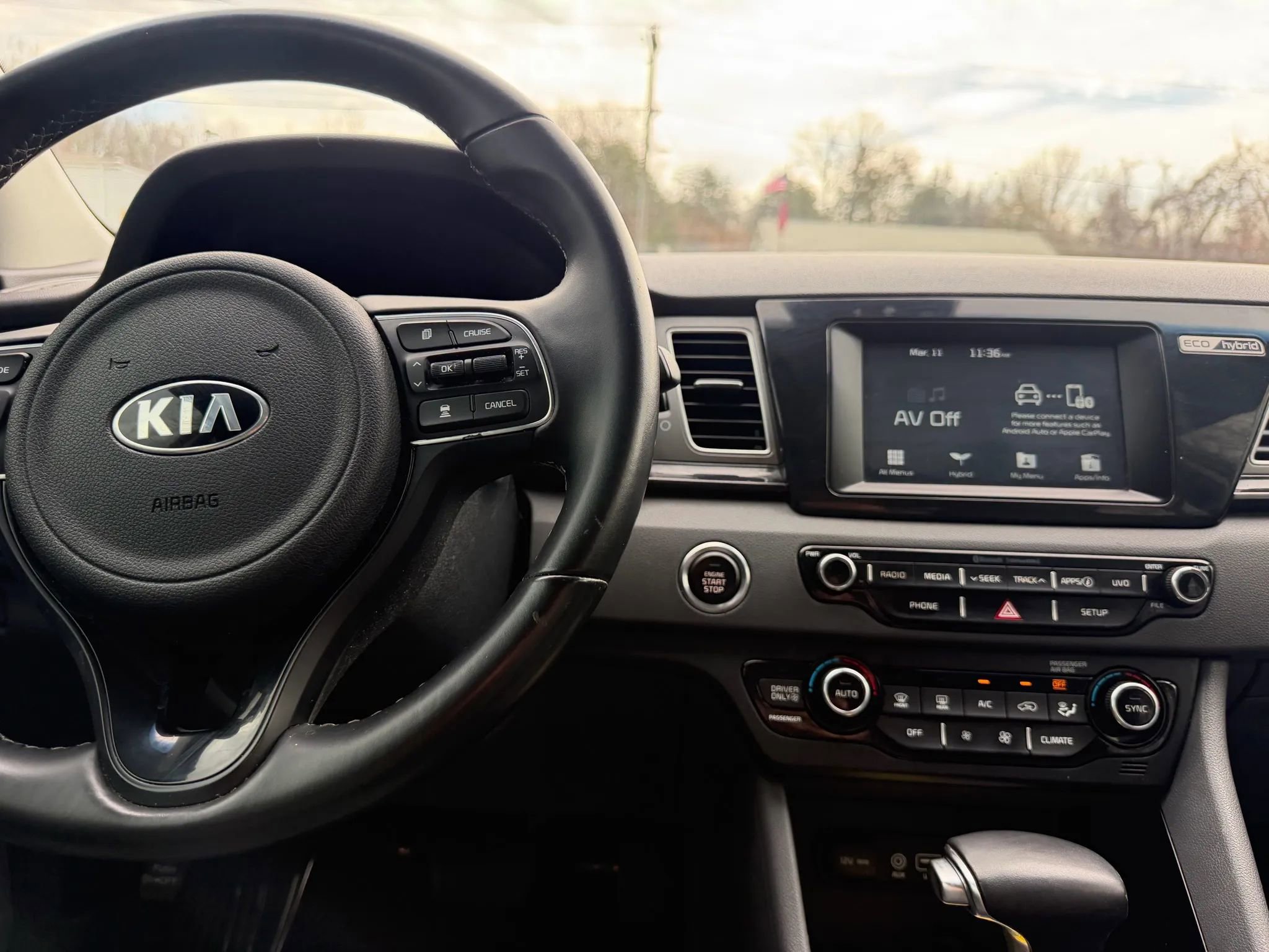 Used 2019 Kia Niro EX image 32