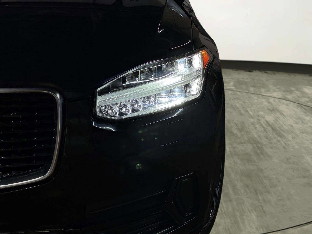 Used 2019 Volvo XC90 T6 R-Design w/ Protection Package Premier image 16