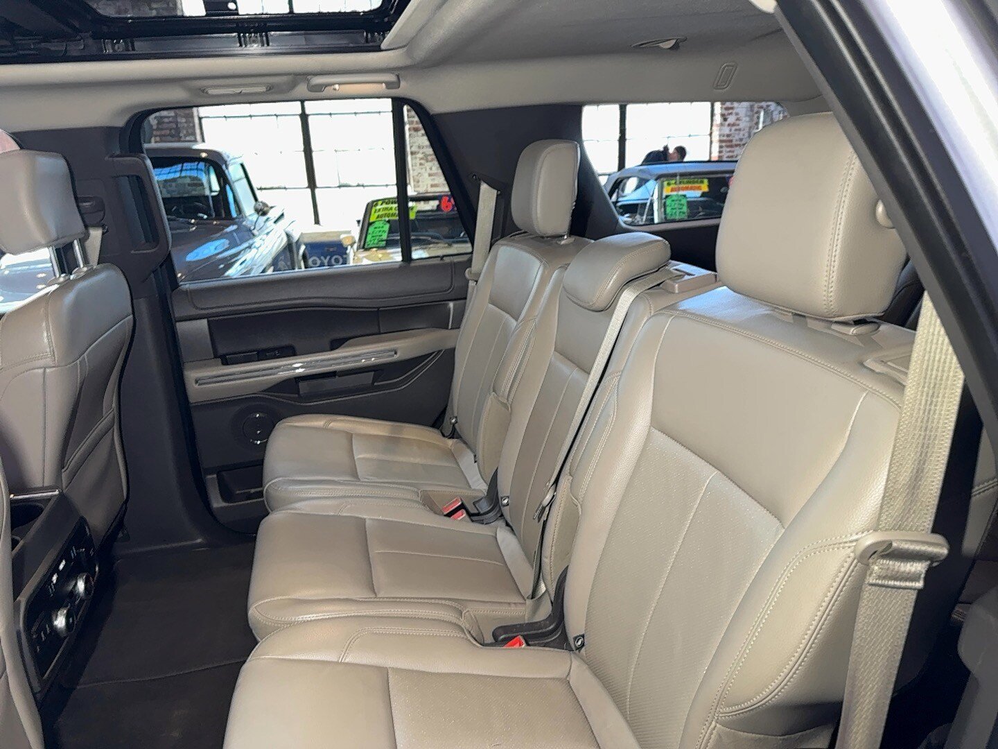 Used 2020 Ford Expedition XLT w/ Equipment Group 202A AWD/4WD image 83