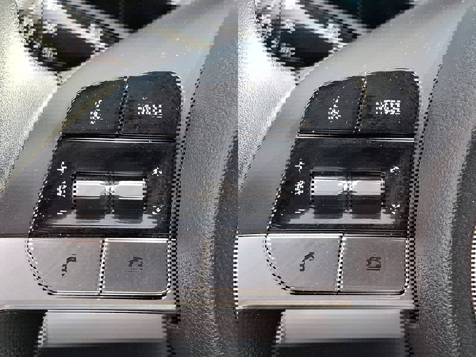 Used 2023 Hyundai Elantra Limited image 23