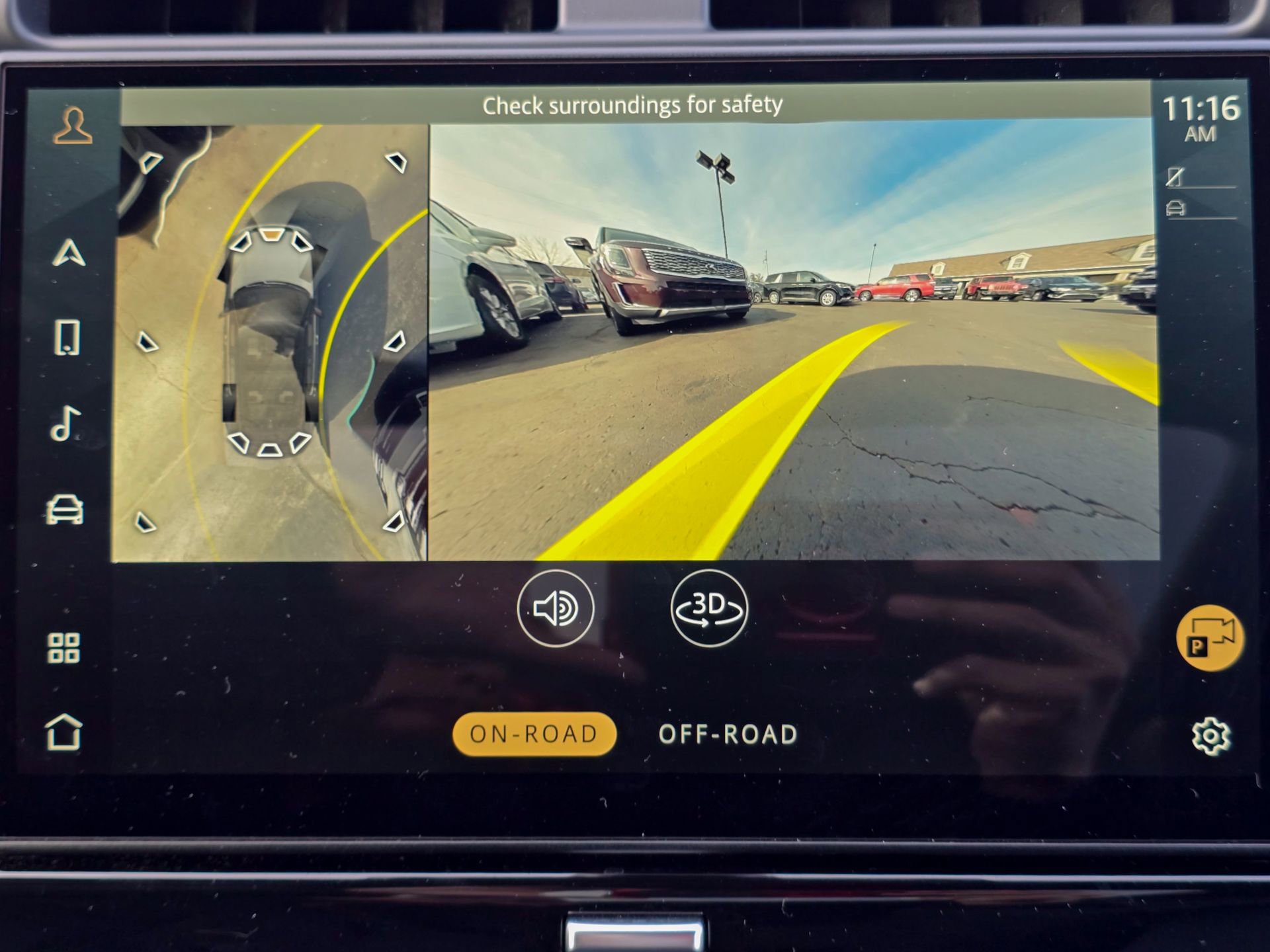 Used 2025 Land Rover Discovery Dynamic SE image 16