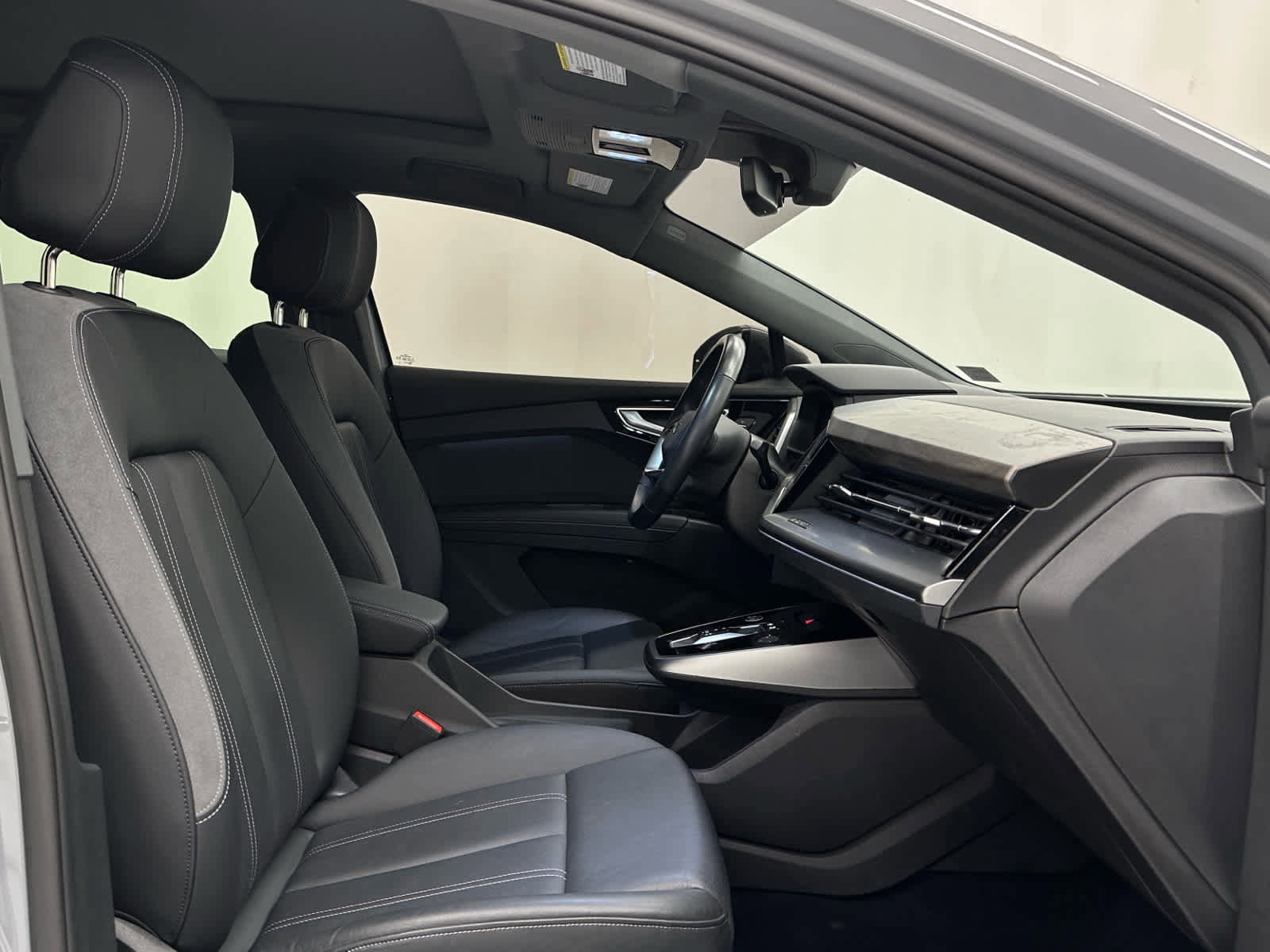 Used 2023 Audi Q4 e-tron Premium w/ Convenience Package image 18