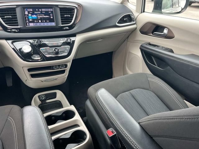 Used 2023 Chrysler Voyager LX image 18