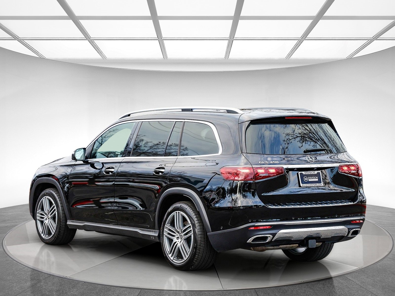 Used 2025 Mercedes-Benz GLS 450 4MATIC image 2