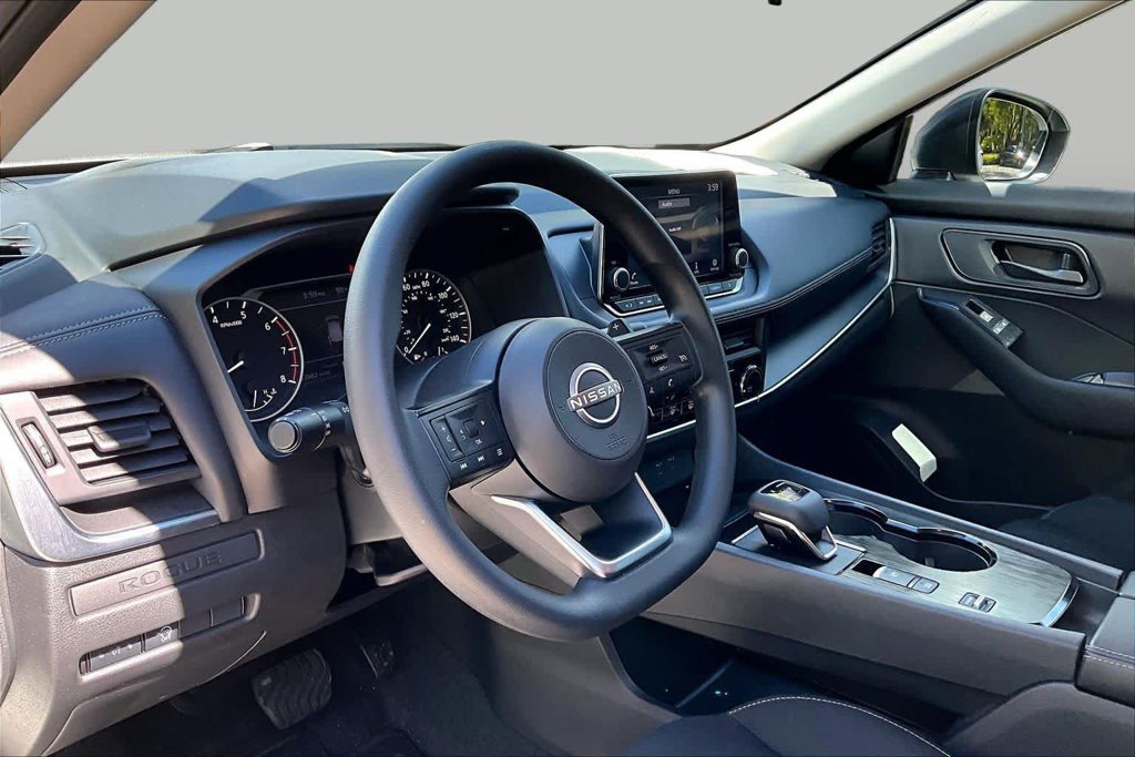 Used 2024 Nissan Rogue S FWD image 17