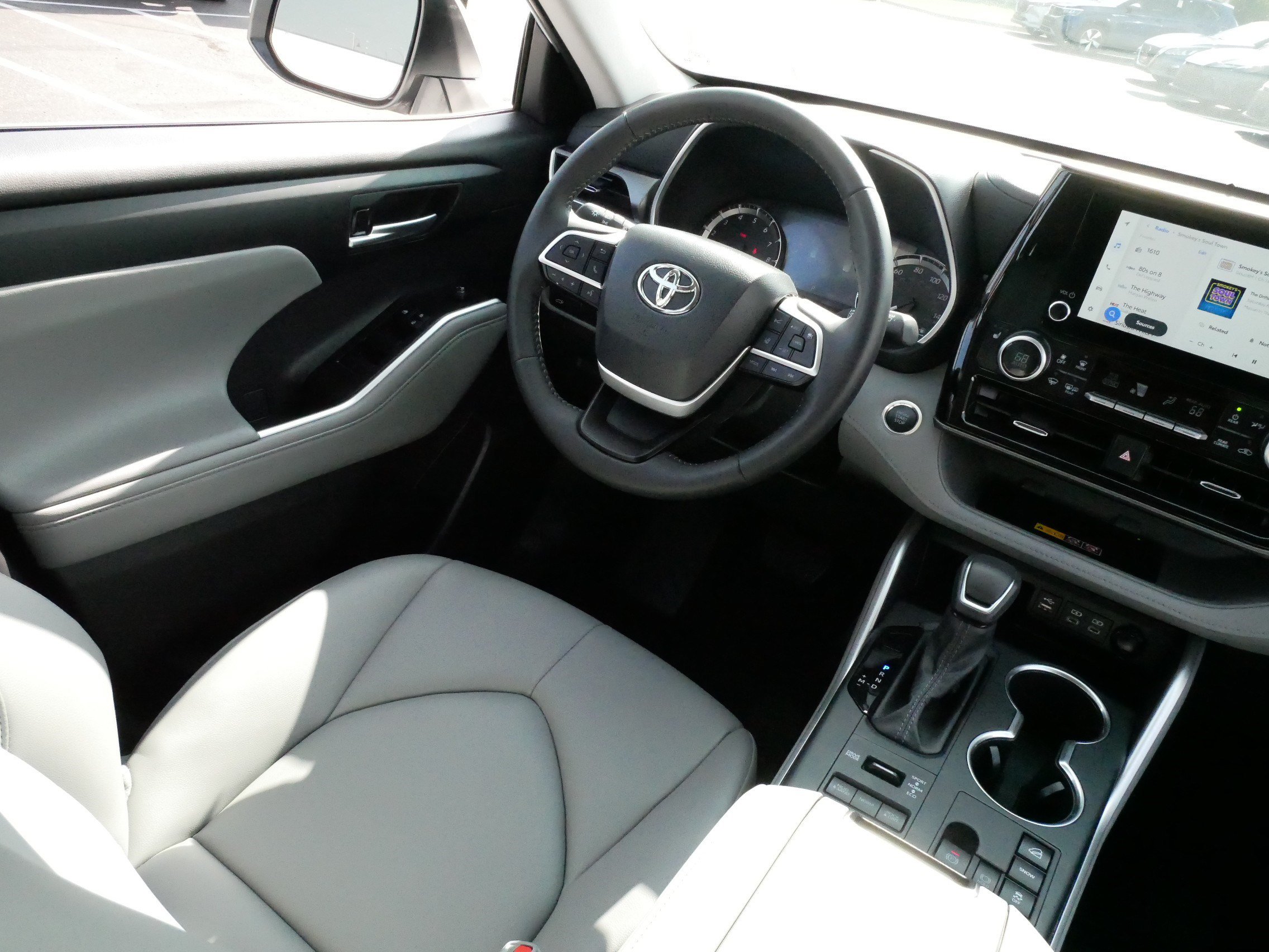 Certified 2026 Toyota Highlander XLE AWD/4WD image 9