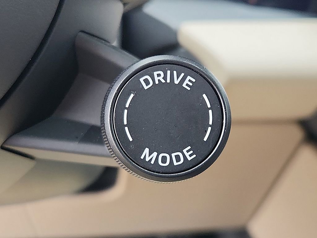 Used 2025 Porsche Macan 4S Electric image 22