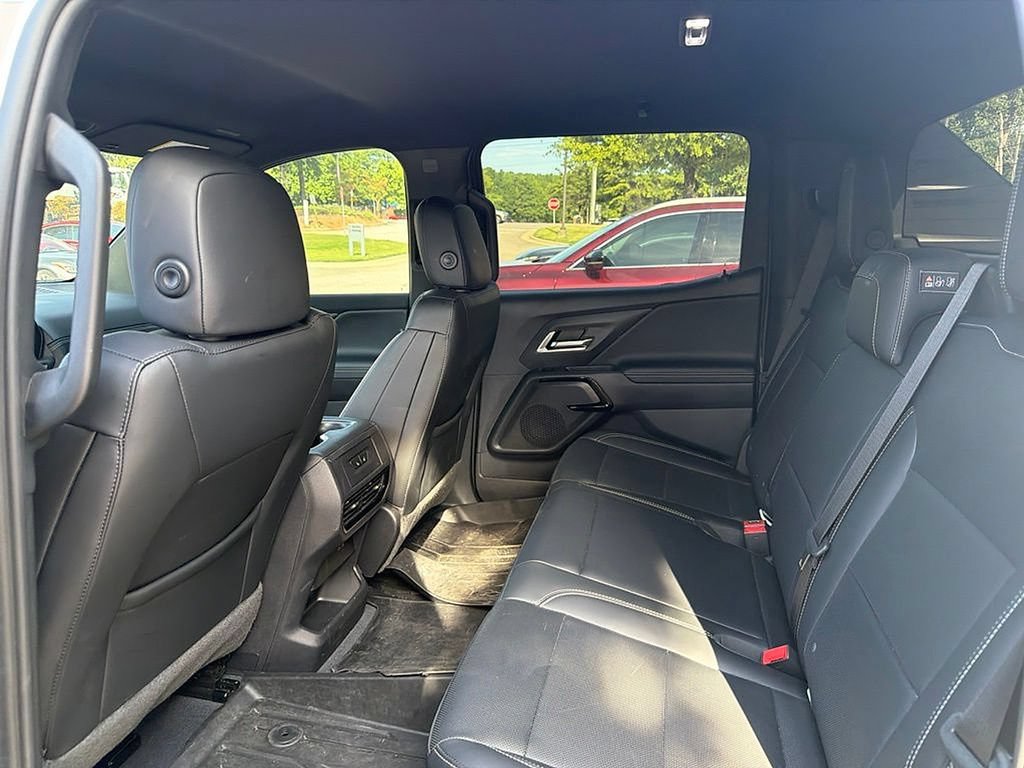 Used 2025 Chevrolet Silverado EV LT AWD/4WD image 9
