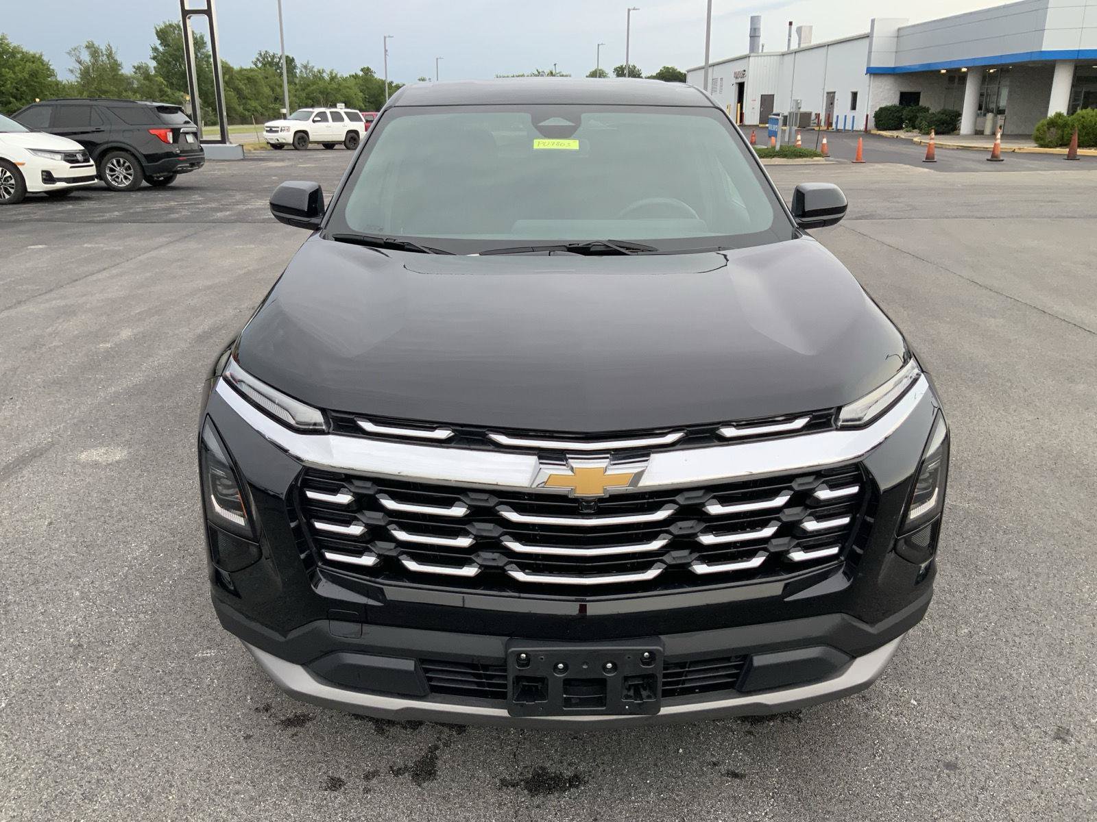 Used 2025 Chevrolet Equinox LT FWD image 3