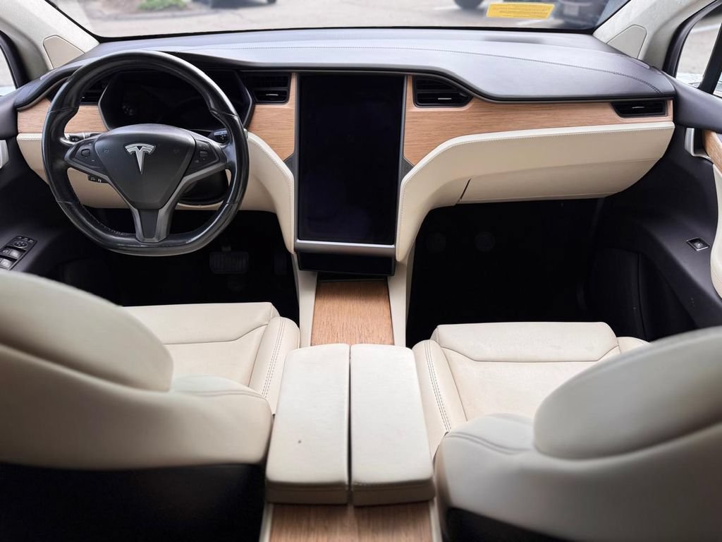 Used 2018 Tesla Model X AWD/4WD image 24