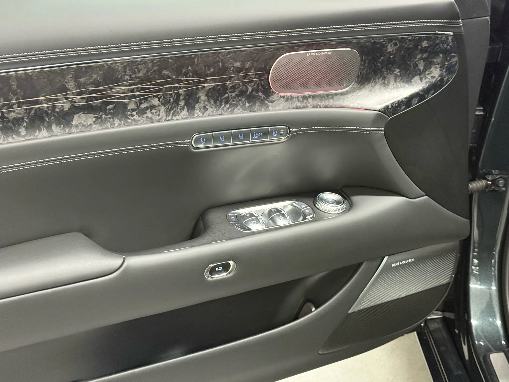 Used 2023 Genesis G90 3.5T image 28