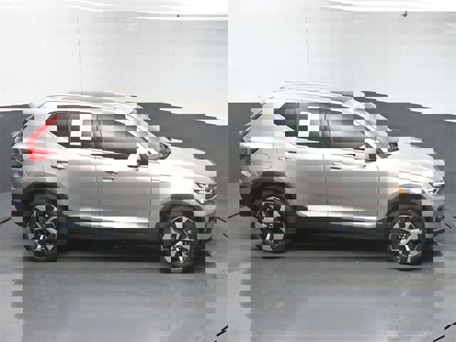 Certified 2024 Volvo XC40 B5 Plus w/ Protection Package Premier image 48