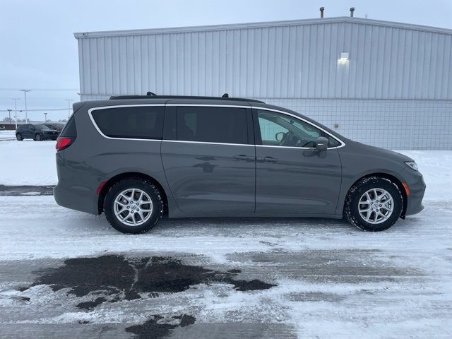 Used 2022 Chrysler Pacifica Touring-L image 17