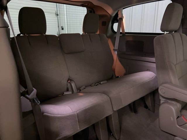 Used 2014 Chrysler Town & Country Touring FWD image 17