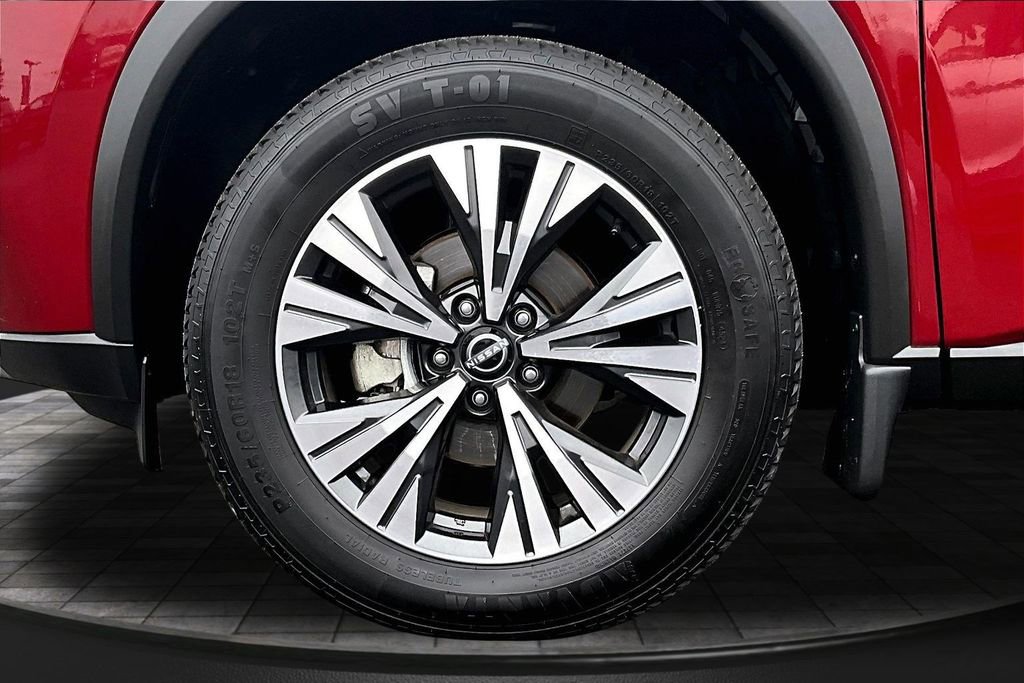 Used 2023 Nissan Rogue SV image 9