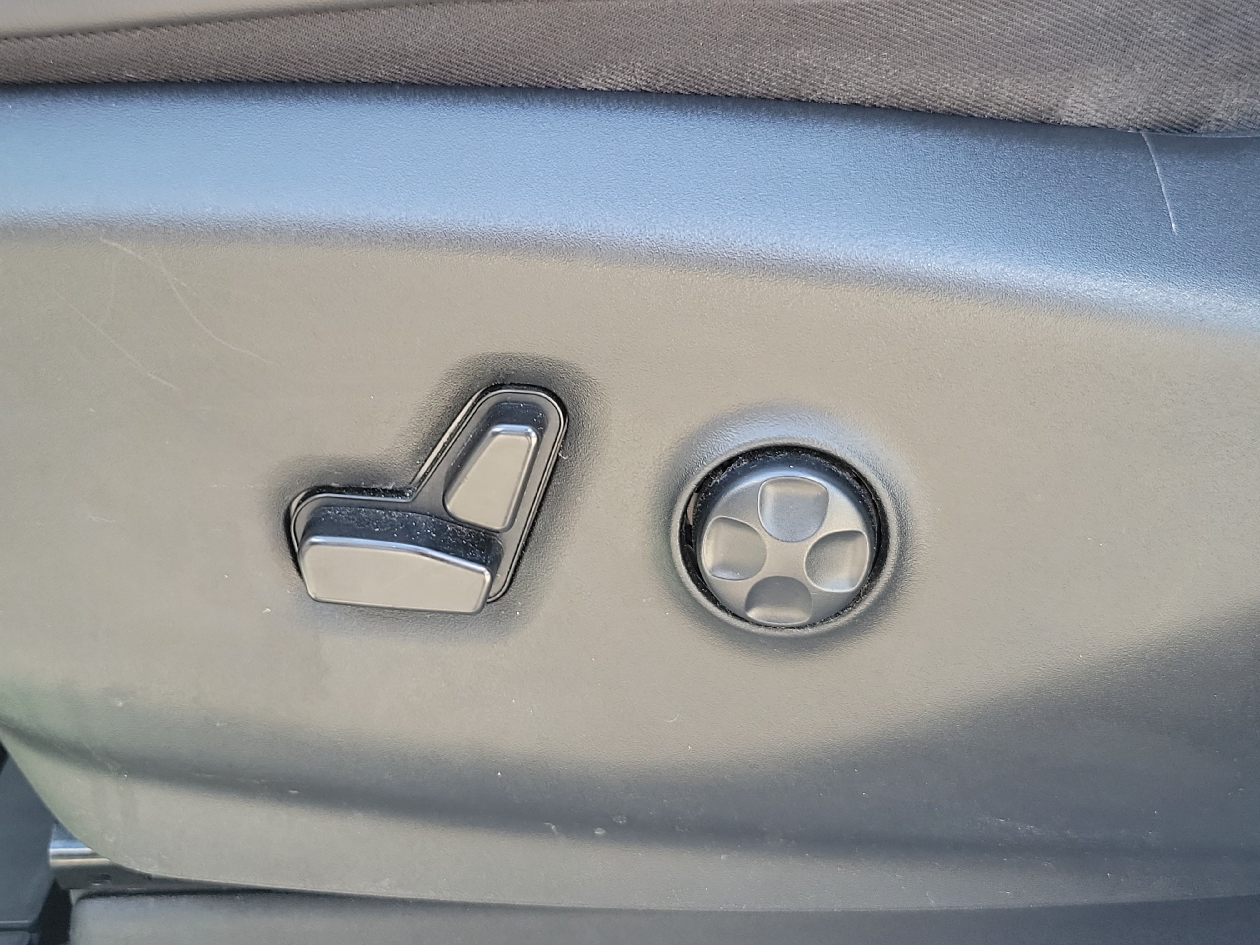 Used 2023 Chrysler Pacifica Touring-L FWD image 23