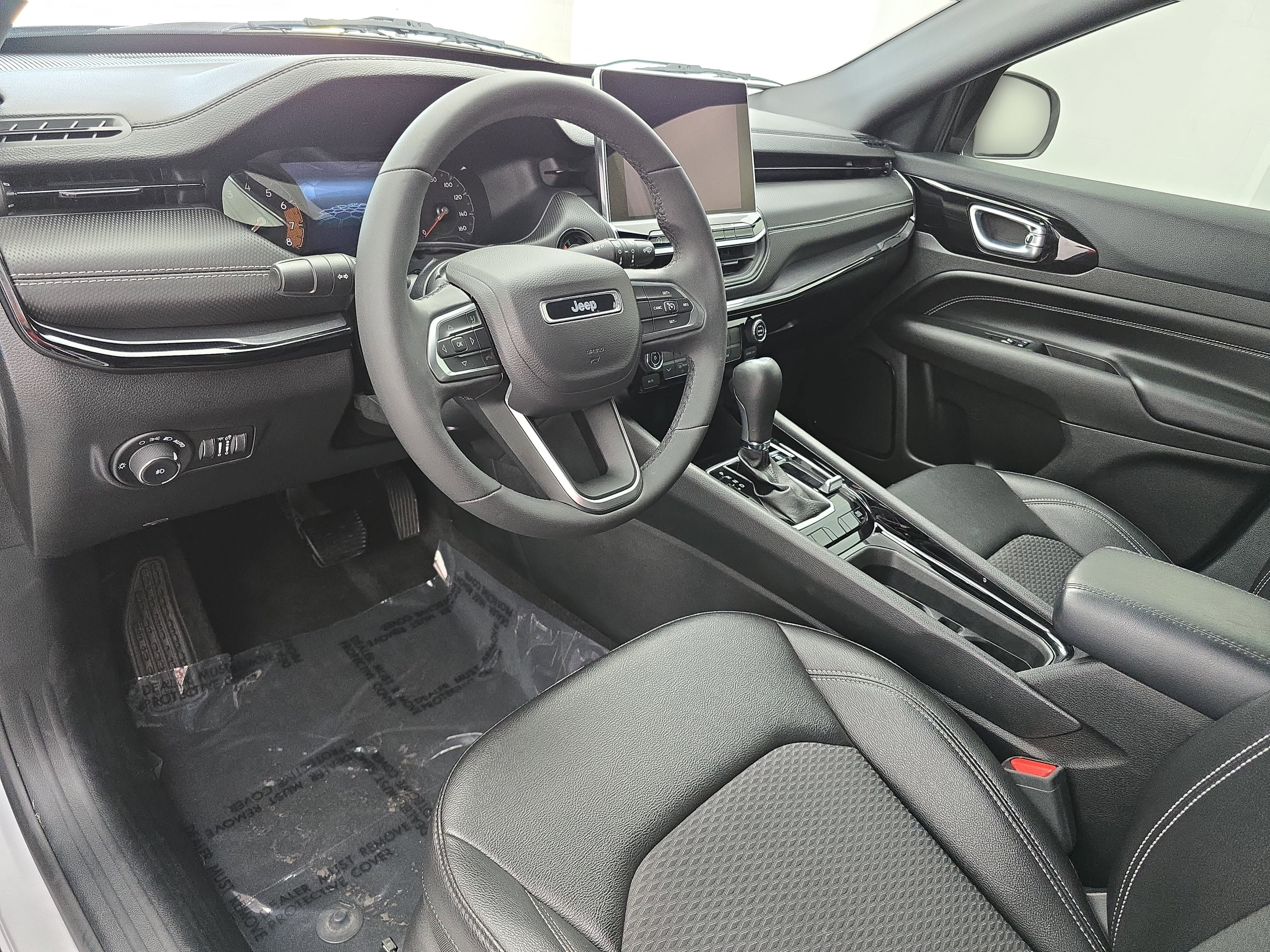 Used 2024 Jeep Compass Latitude w/ Altitude Special Edition AWD/4WD image 15