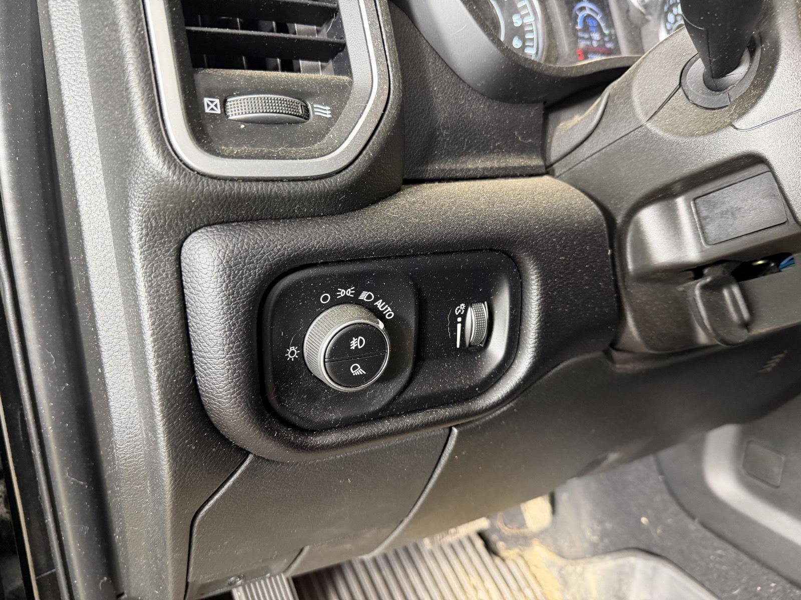 Used 2024 RAM 3500 Big Horn w/ Sport Appearance Package AWD/4WD image 20