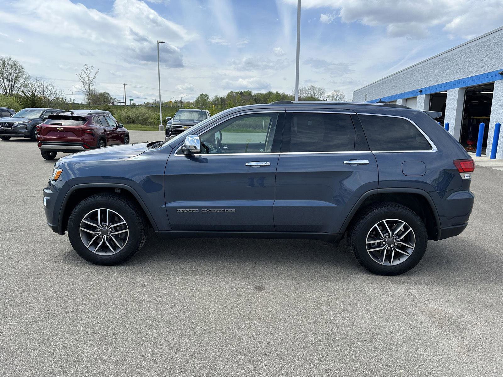 Used 2021 Jeep Grand Cherokee Limited AWD/4WD image 2