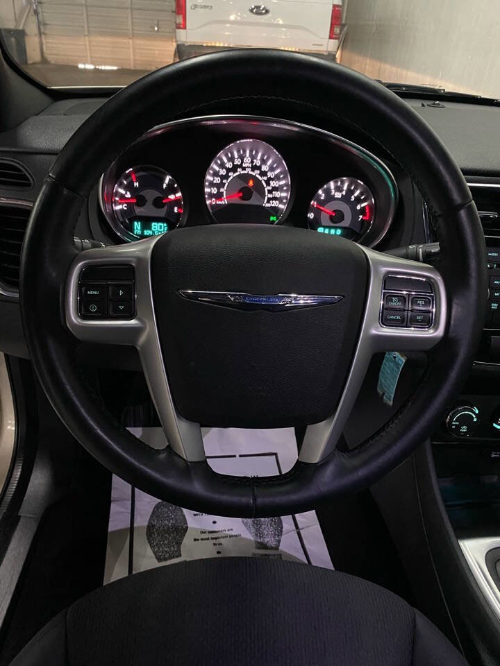 Used 2014 Chrysler 200 Touring image 16