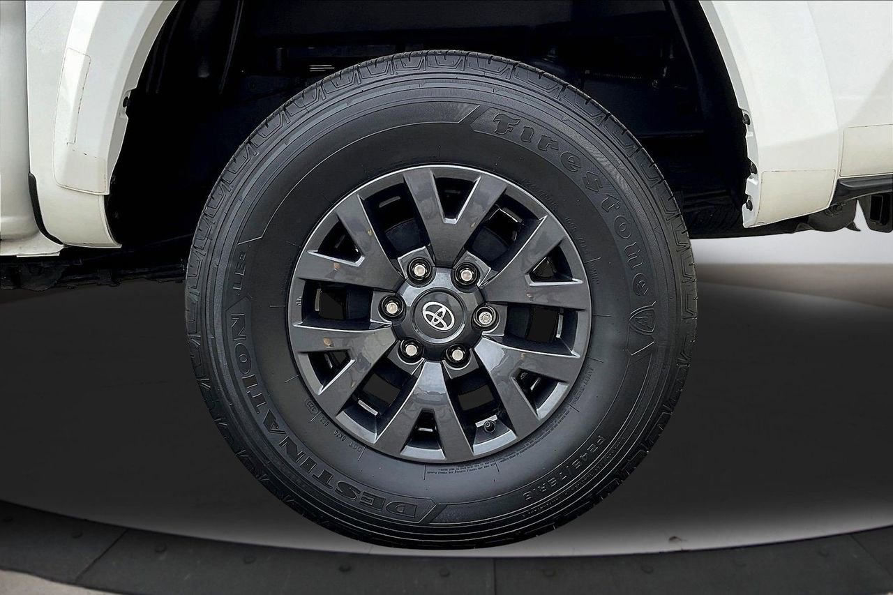 Used 2023 Toyota Tacoma SR5 RWD image 34
