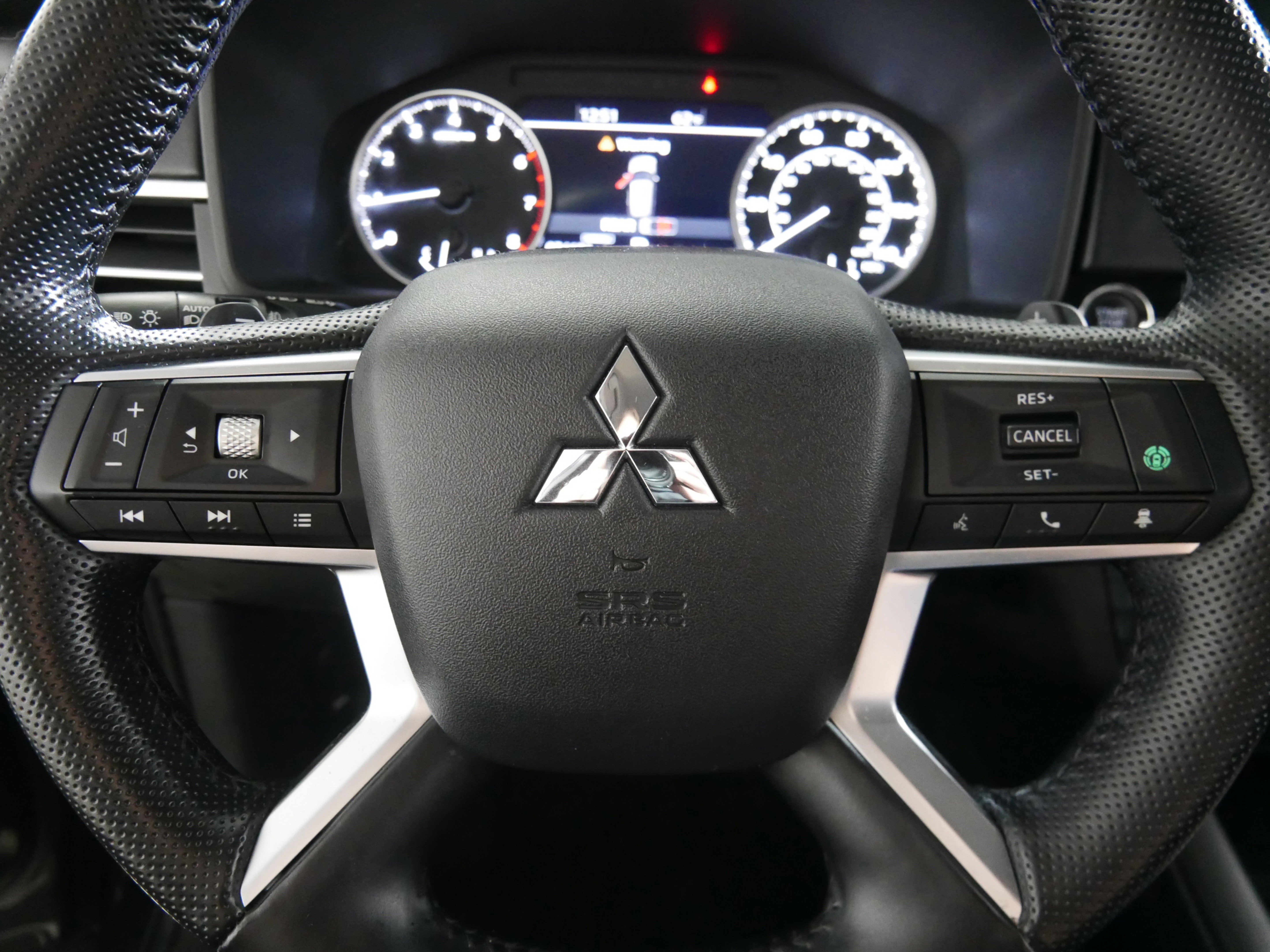 Used 2022 Mitsubishi Outlander SE image 25