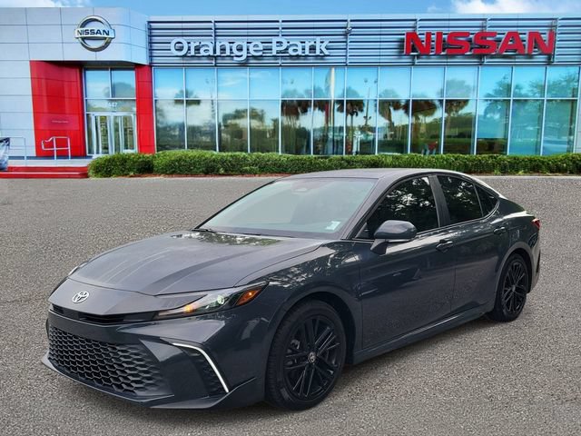 Used 2025 Toyota Camry SE FWD image 4