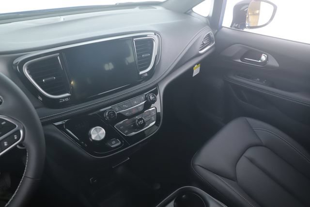 New 2027 Chrysler Pacifica Select FWD image 27