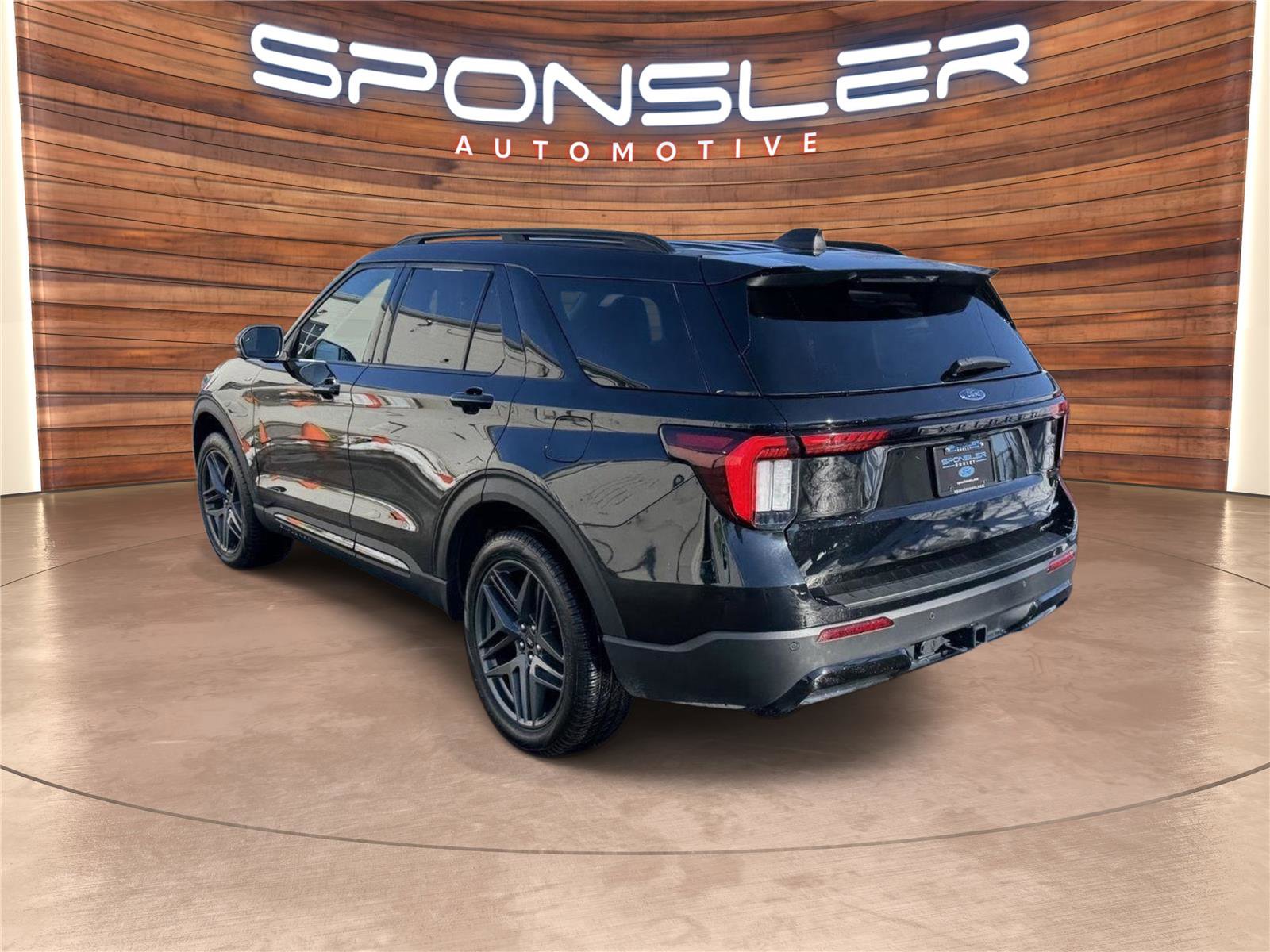Used 2025 Ford Explorer ST-Line w/ ST-Line Street Pack image 3