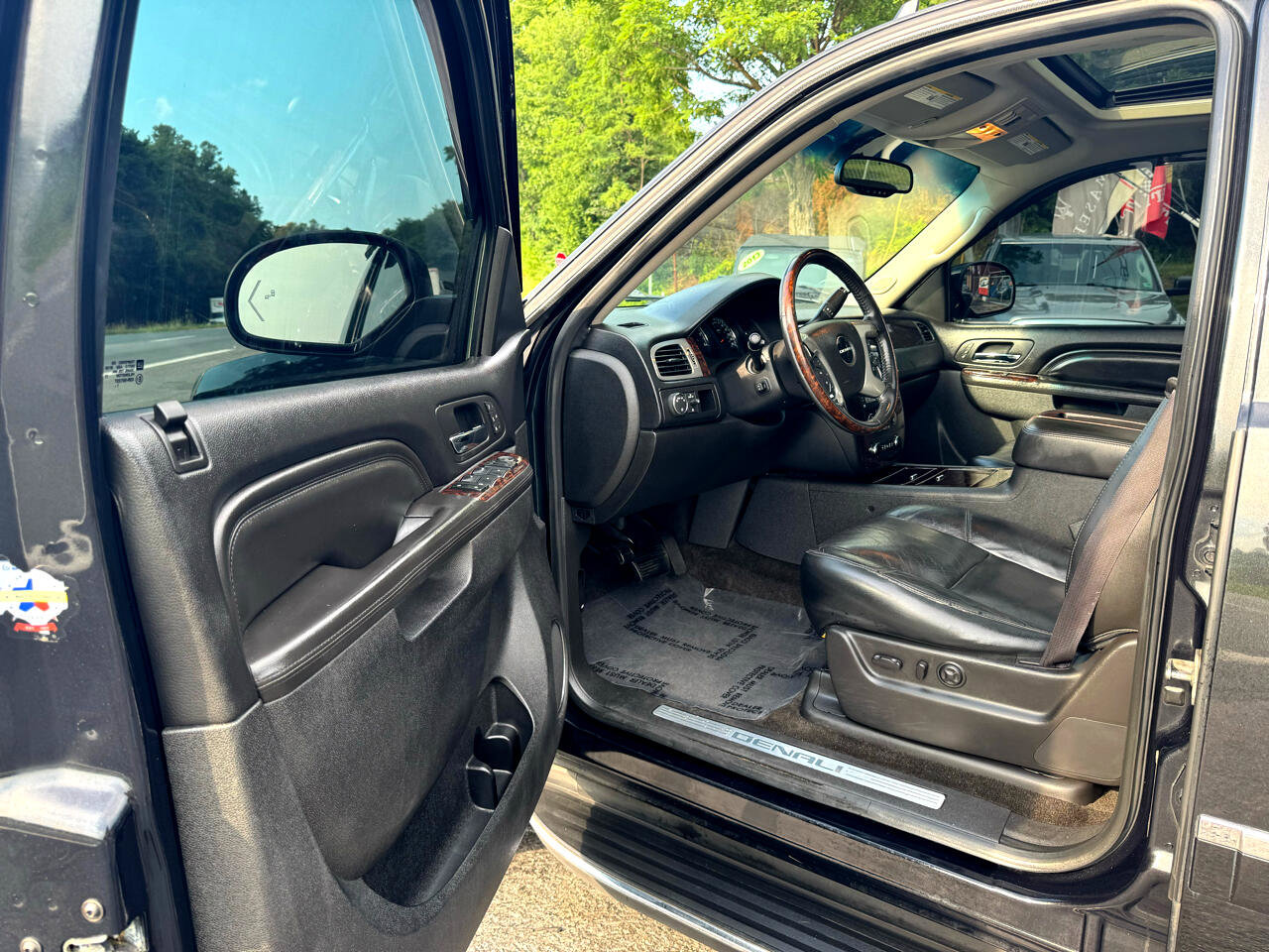 Used 2012 GMC Yukon Denali image 9