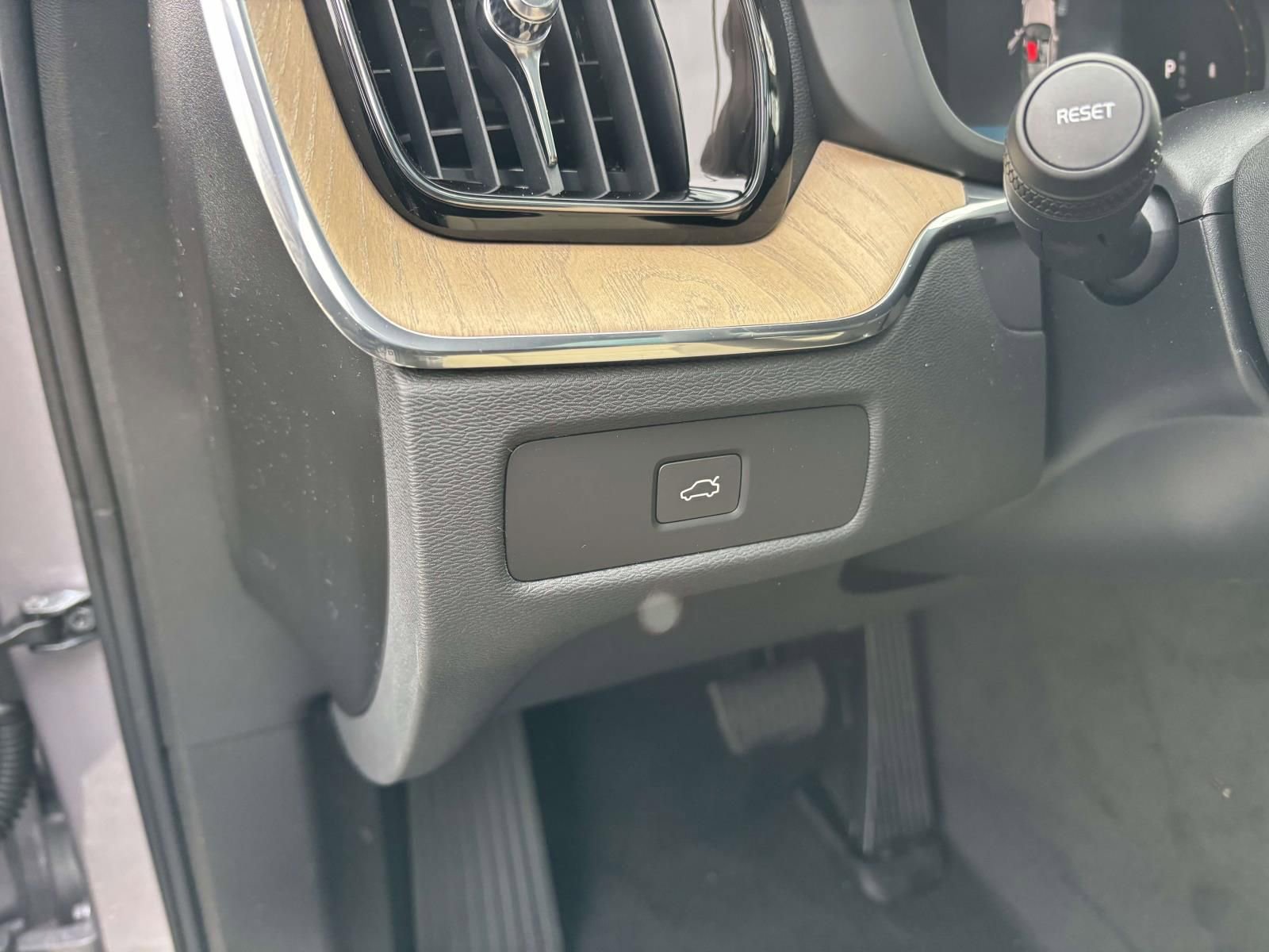 New 2026 Volvo XC60 B5 Plus w/ Protection Package Premier image 14