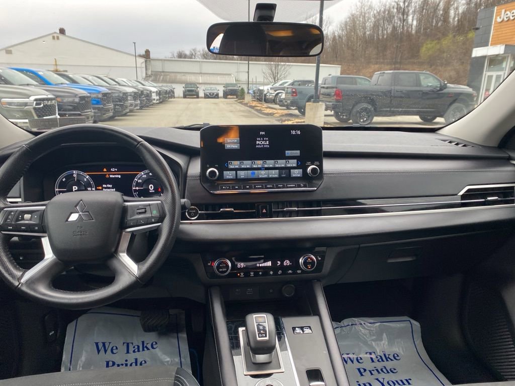 Used 2024 Mitsubishi Outlander 4WD Plug-In Hybrid image 19