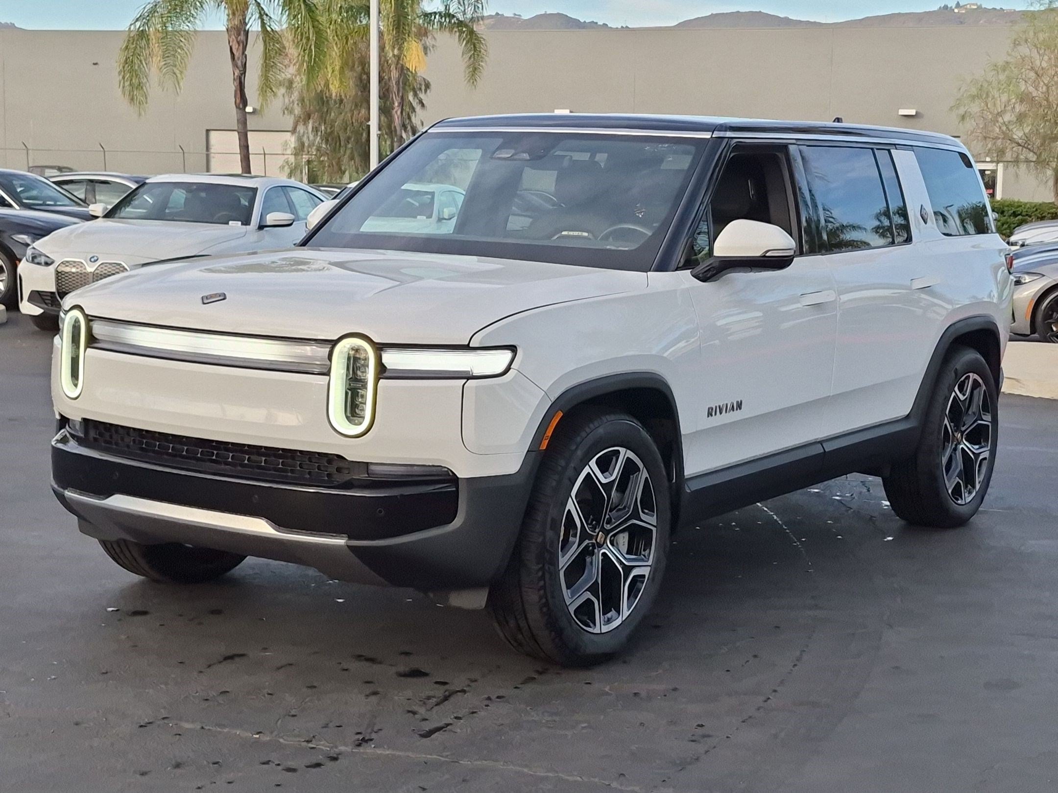 Used 2025 Rivian R1S Adventure AWD/4WD image 5