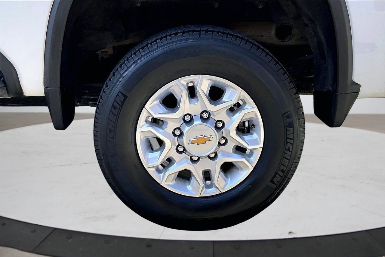 Used 2022 Chevrolet Silverado 2500 LT w/ Convenience Package image 32
