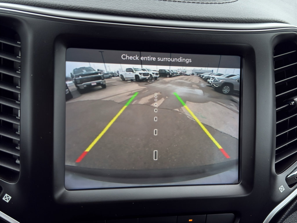 Used 2021 Jeep Cherokee Latitude Lux w/ Comfort/Convenience Group image 19