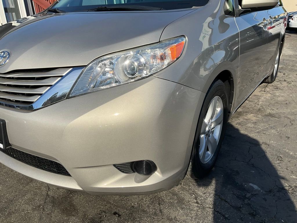 Used 2015 Toyota Sienna LE image 85