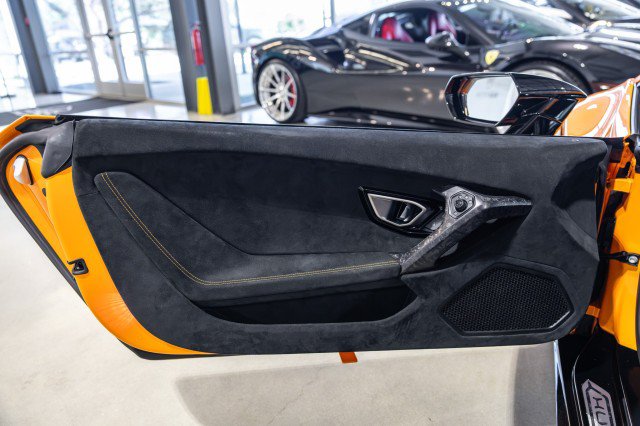 Used 2018 Lamborghini Huracan Performante AWD/4WD image 42