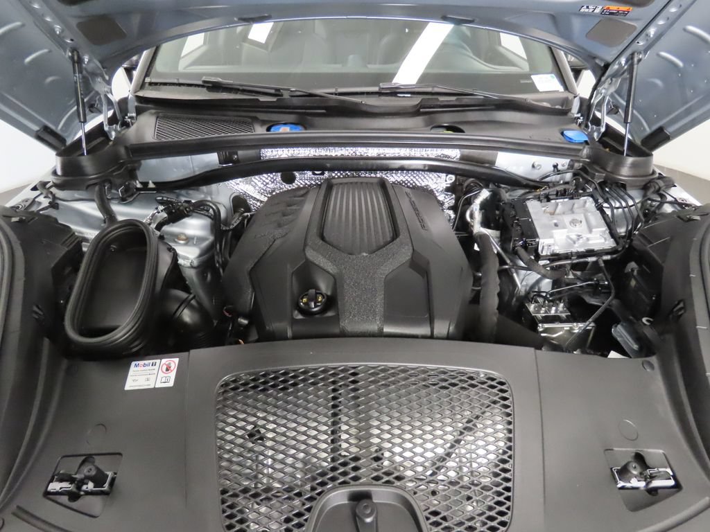 Certified 2024 Porsche Macan Turbo AWD/4WD image 51