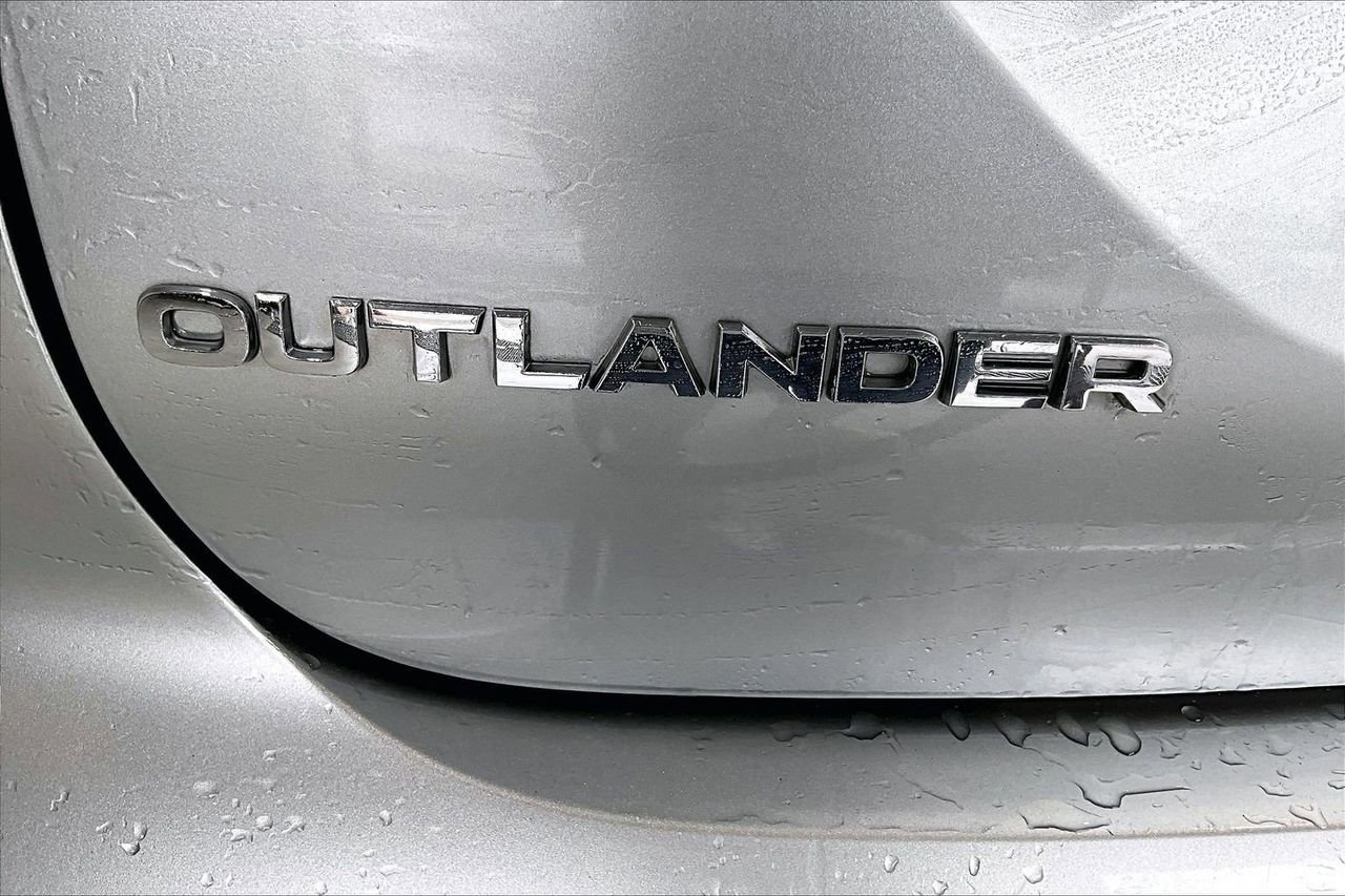 Used 2023 Mitsubishi Outlander SE image 31