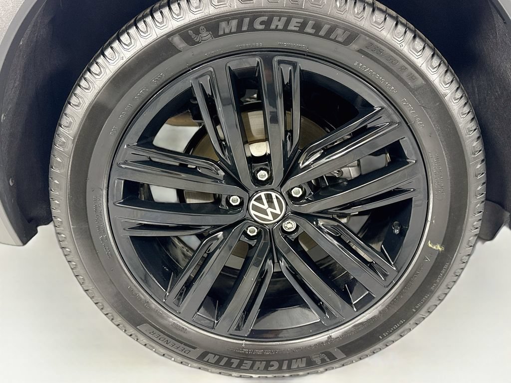 Used 2022 Volkswagen Tiguan SE R-Line FWD image 34