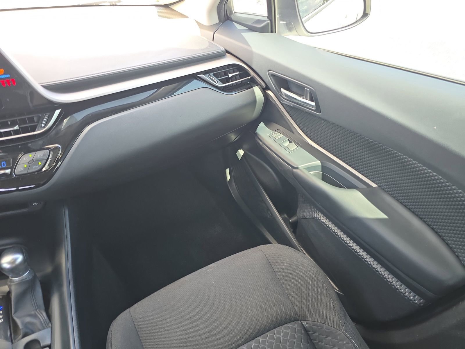 Used 2021 Toyota C-HR LE image 11