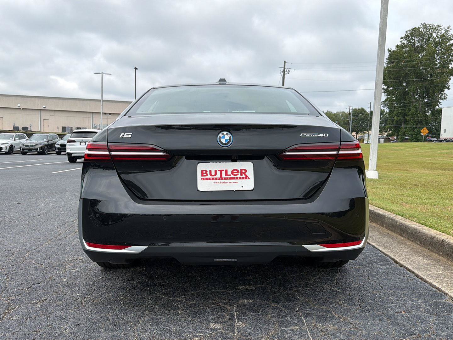 New 2027 BMW i5 eDrive40 w/ Premium Package RWD image 5